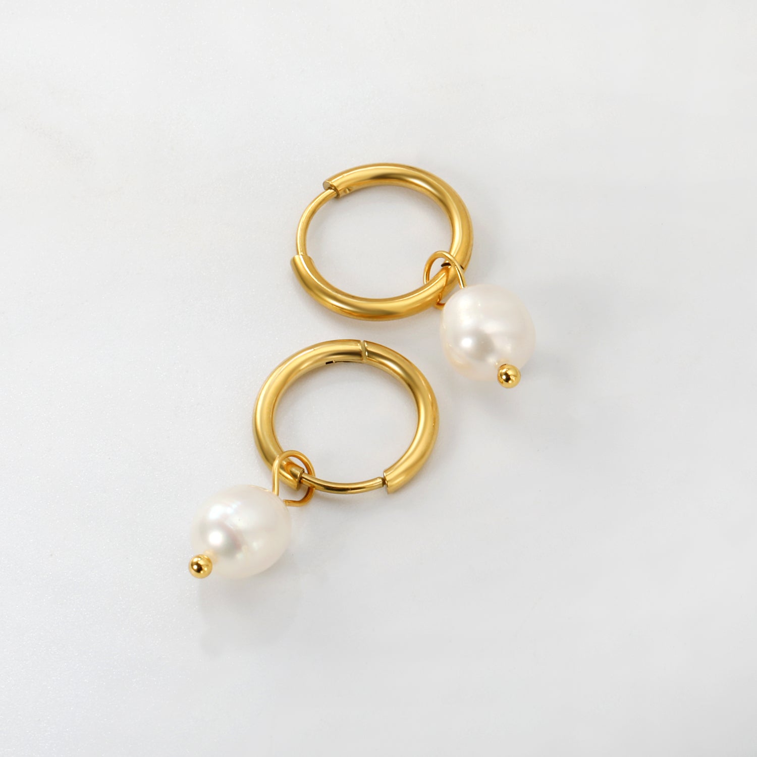 vedenkestävät helmikorvakorut