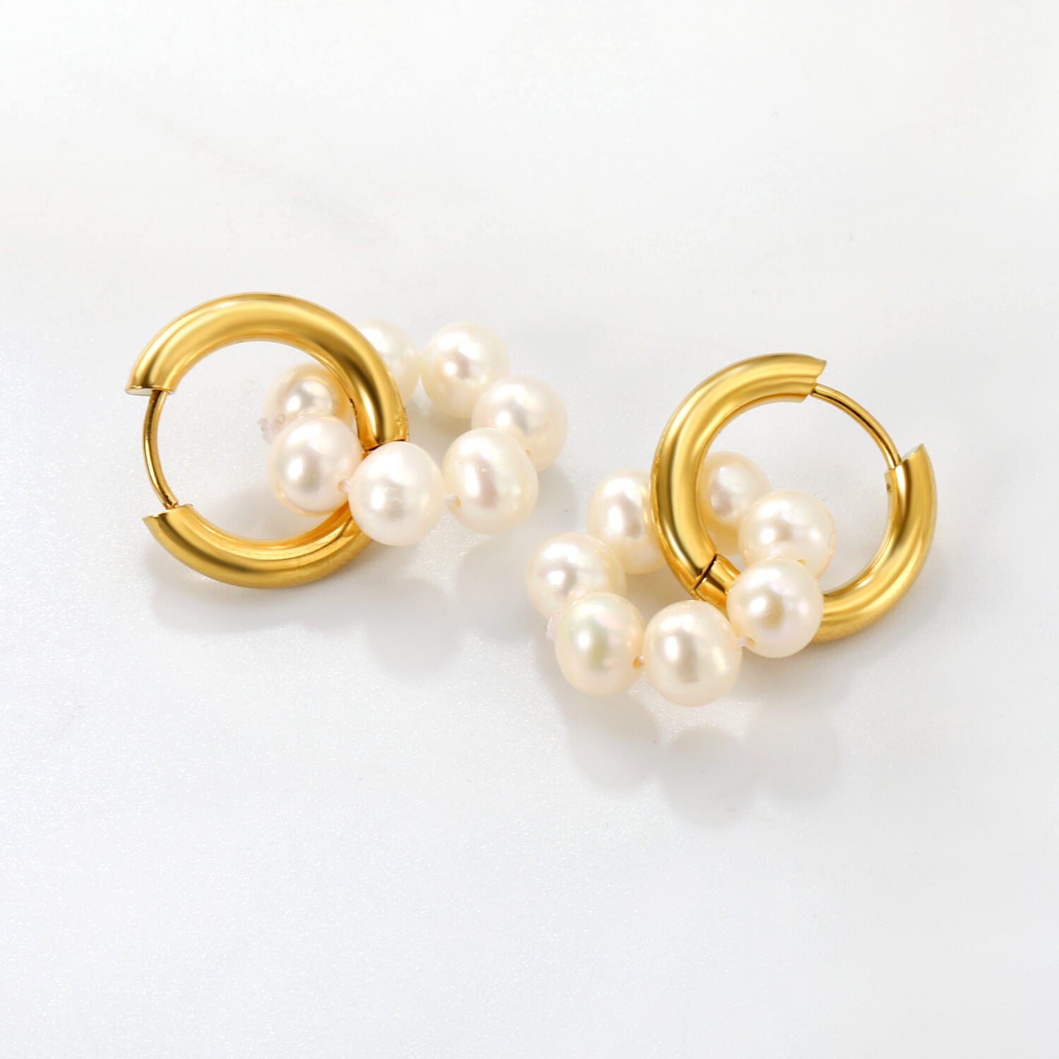 Kullatut helmikorvakorut madoww brändiltä