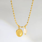 Kullattu kaulakoru makeanvedenhelmellä Madoww brändiltä