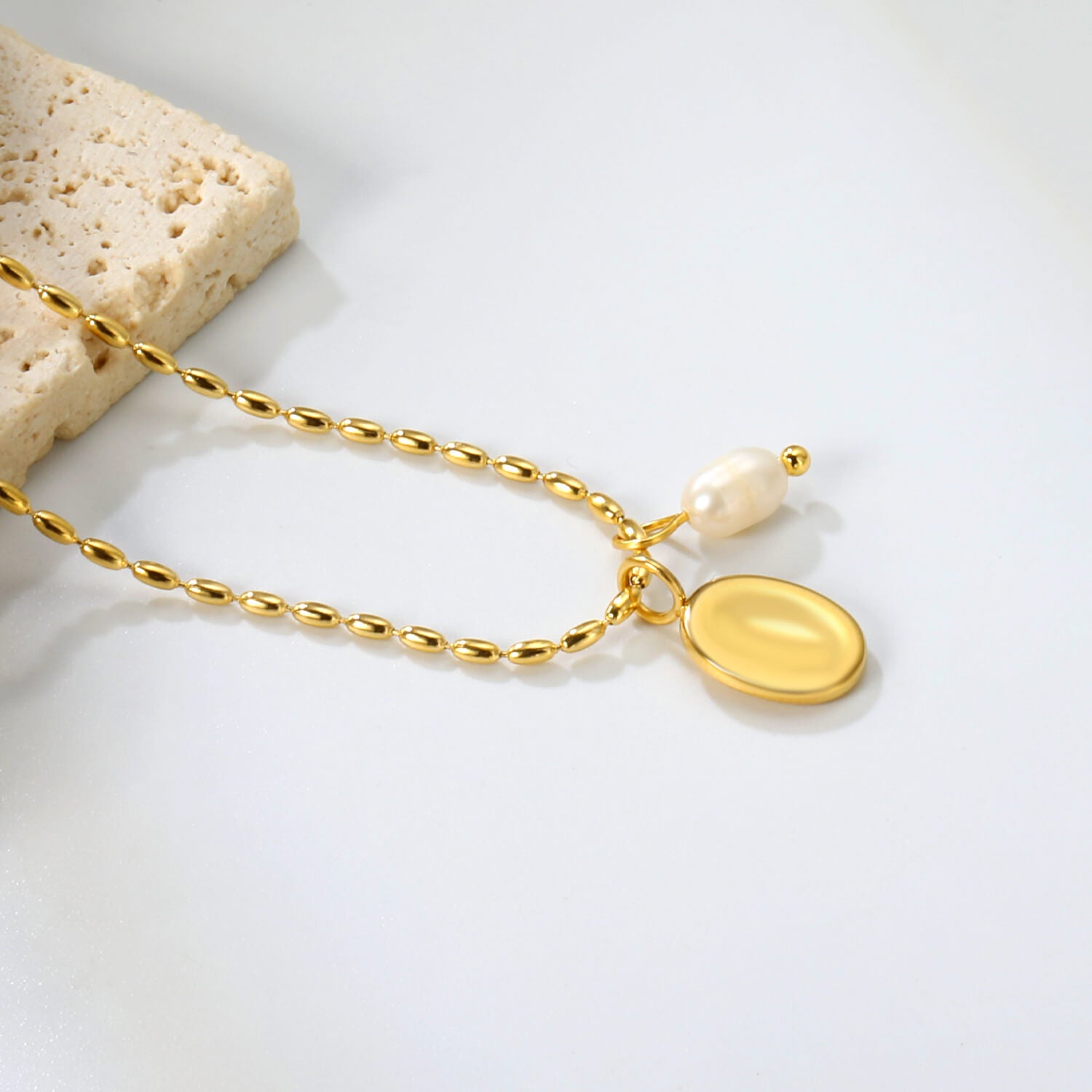 Kullattu helmikaulakoru Madoww brändiltä