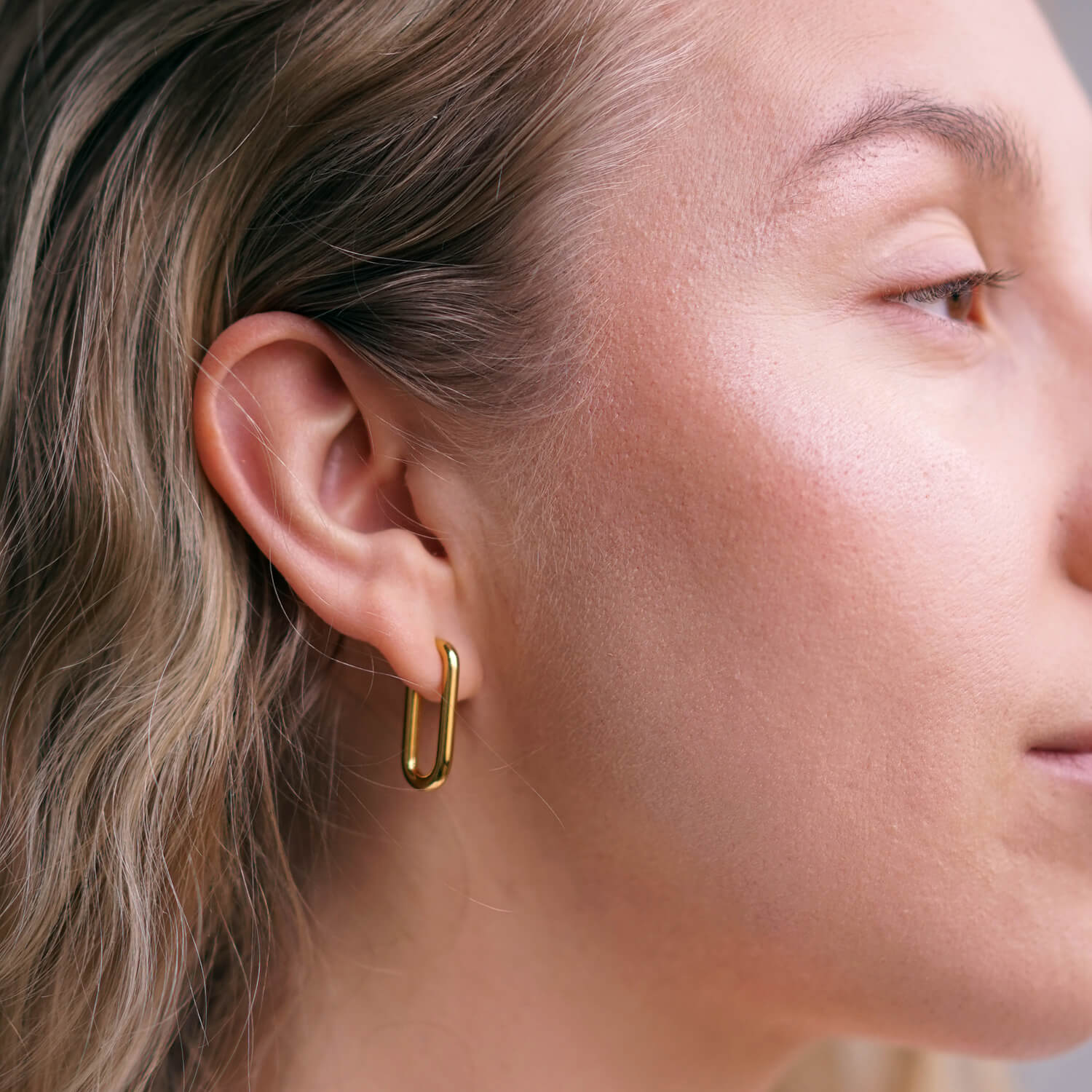 Vedenkestävät kullatut korvakorut