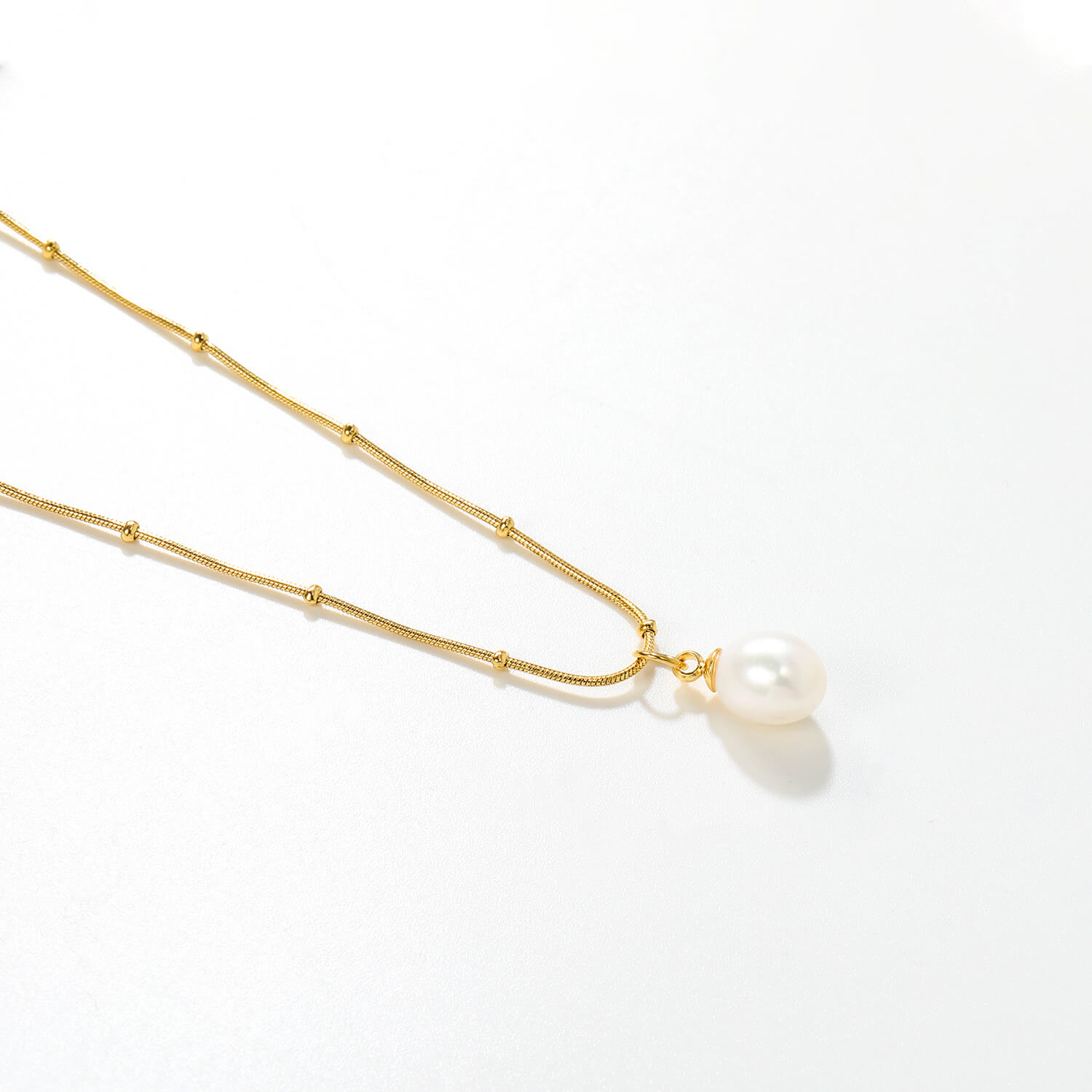 Helmikaulakoru makeanvedenhelmellä