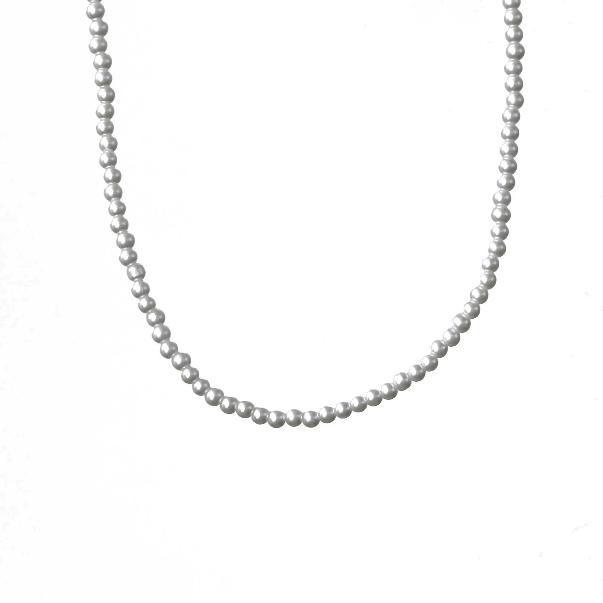 Keinohelmikaulakoru madoww brändiltä valkoista taustaa vasten