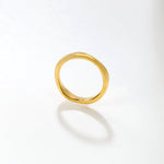 Kestävä vedenkestävä kullattu wave sormus