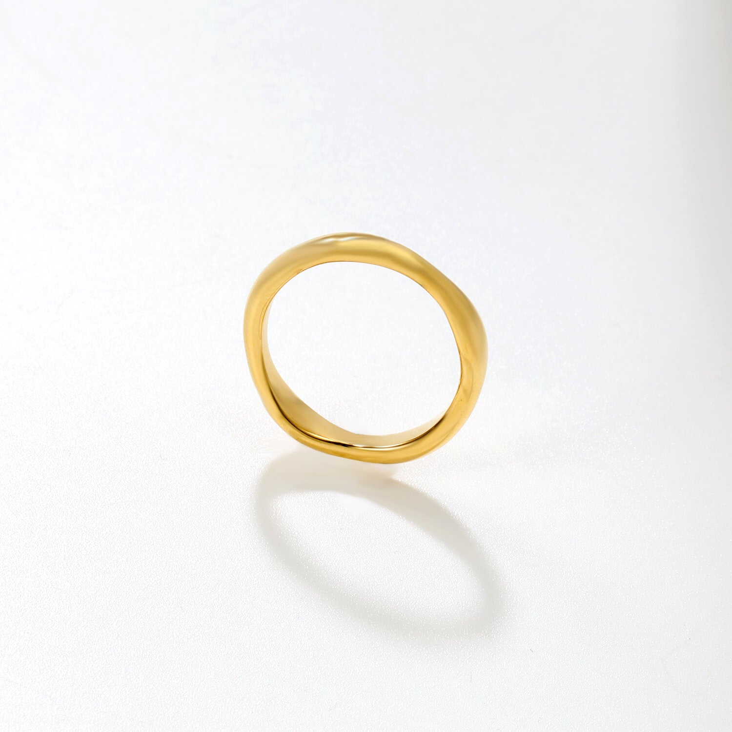 Kestävä vedenkestävä kullattu wave sormus