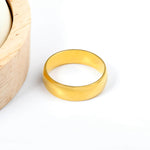 Madoww kullattu basic sormus valkoisella taustalla